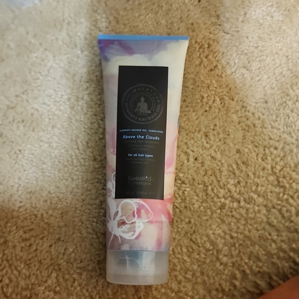 Above the clouds cleansing hair treatment